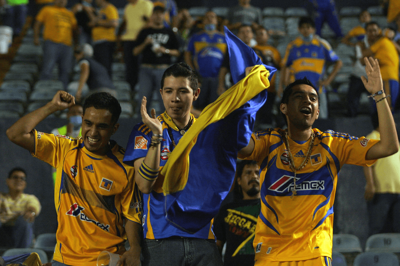 <b>La influenza impidió buena entrada </b>
<br>En dicho momento, México atravesaba una delicada situación de salud que obligó a los clubes a tomar medidas preventivas y se superó el 50% de los boletos vendidos, todos querían ver a Tigres salvarse del descenso y Molina se visitió de héroe.
