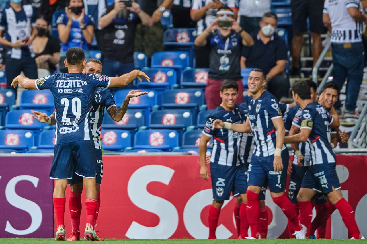 Un solitario gol de Maxi Meza le da la victoria 1-0 a Monterrey y toman una cómoda ventaja en las semifinales de la Concacaf Liga de Campeones frente a Cruz Azul.