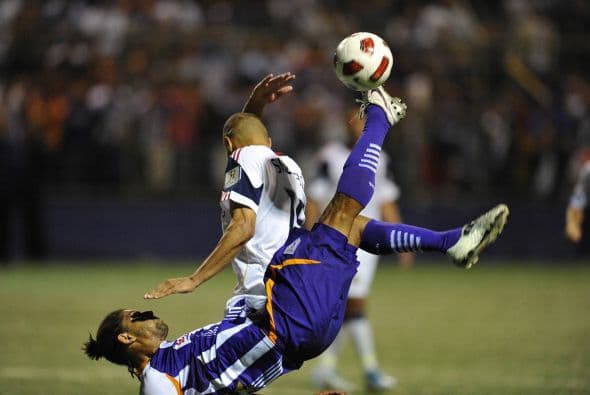 La primera semifinal dejó un saldo positivo para el RSL: 2-0 a Saprissa con goles de Saborio y Espíndola para viajar a Costa Rica.