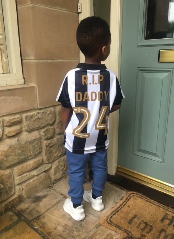Hijo de Tioté despidió a su padre con conmovedora playera