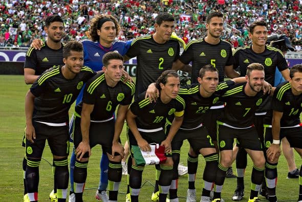 El Tri tuvo el primero de dos encuentros de preparación rumbo a Copa Oro y Costa Rica resultó ser el equipo que todos esperábamos y México sufrió. Tuvo dos lapsos completamente distintos. El primero sin forma con tres delanteros.
