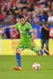 Marco Pappa – Seattle Sounders FC, Guatemala El guatemalteco revivió su carrera con su regreso a la MLS con el Seattle Sounders. Pappa forma junto a Clint Dempsey y Obafemi Martins uno de los tridentes más letales y espectaculares de toda la liga. El nivel que viene mostrando desde el año pasado le alcanzo para ser nombrado el Latino del Año y ser el mejor jugador de la Copa UNCAF.