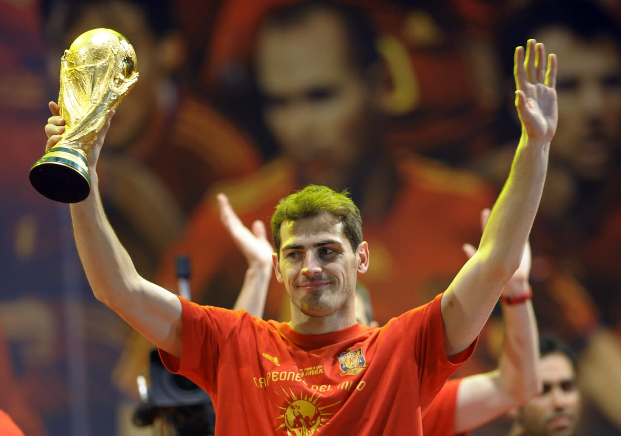 Otro arquero que fue figura como campeón de su país fue Iker Casillas, capitán del equipo de España en 2010. Además de esa participación, estuvo en 2002, 2006 y 2014.