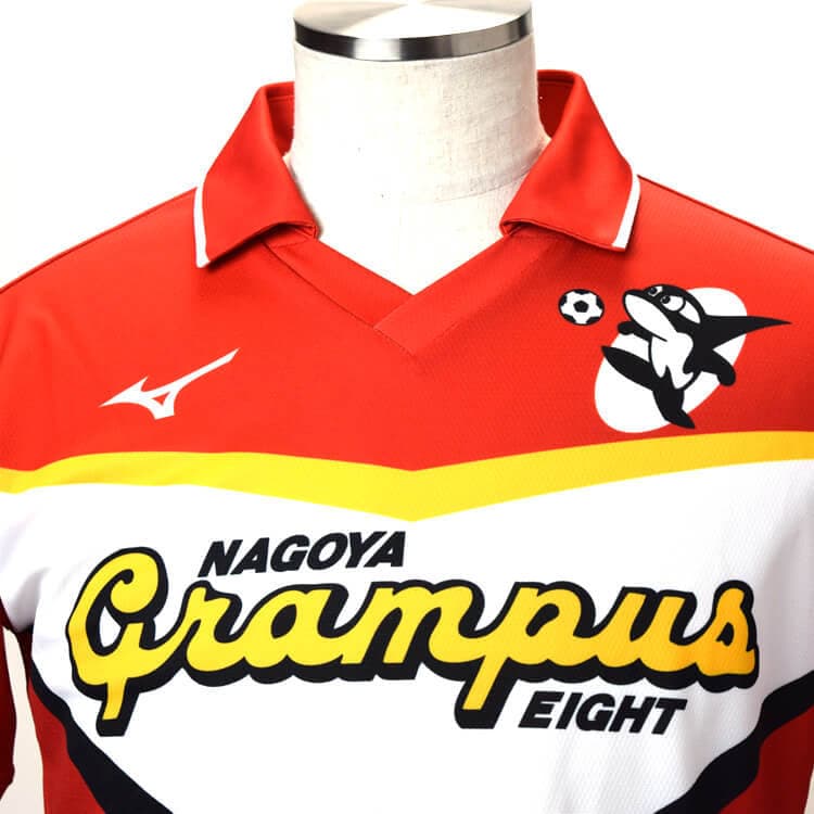 Detalles como el nombre del equipo en el pecho o el escudo diferente del equipo le permiten sobresalir.