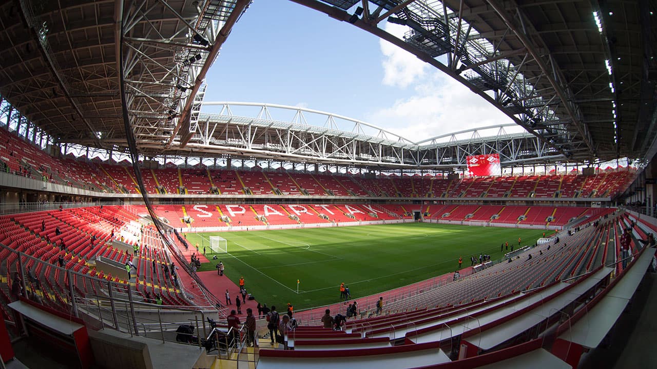 El primer partido en el Otkrytie Arena fue el 27 de agosto de 2014 entre el Spartak de Moscú y el Estrella Roja de Belgrado, un partido amistoso que contó con la presencia de 37,734 espectadores.