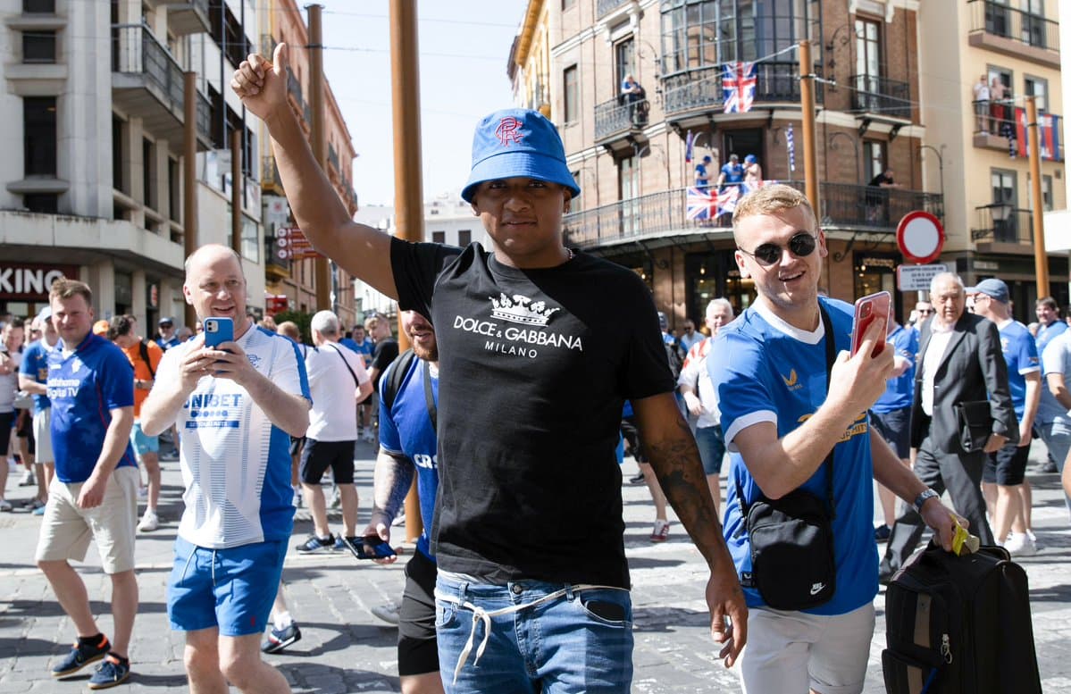 Alfredo Morelos, figura del Rangers, llegó como fan a Sevilla para apoyar al equipo