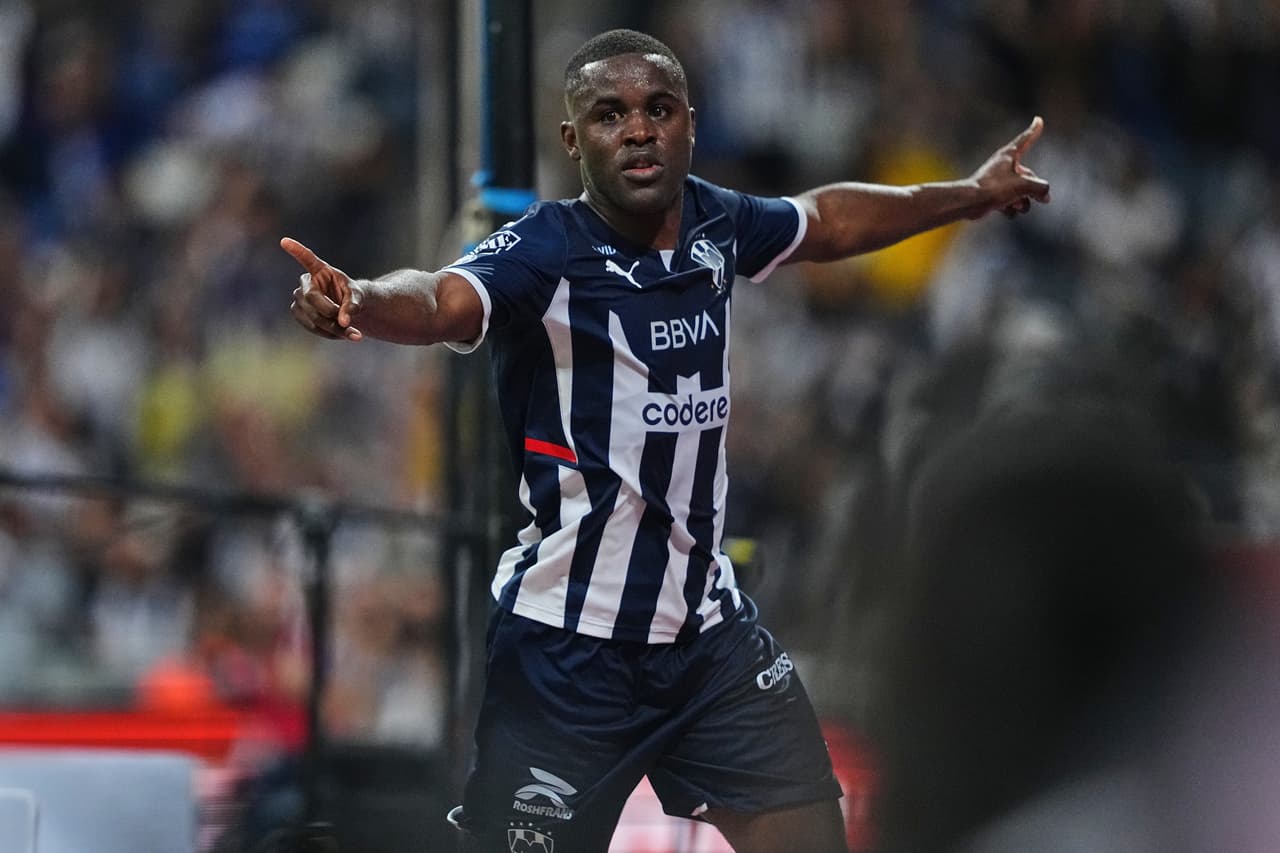 Pero 4 minutos después, Joel Campbell encontró el empate para Rayados tras un rebote de Ochoa nacido de un disparo de Funes Mori. El balón impactó en la mano de un defensa de América, pero el gol contó.