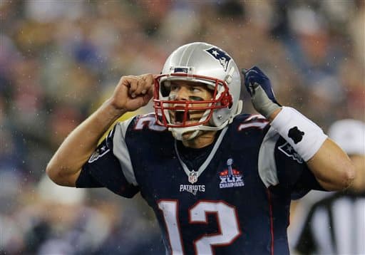 Brady comandó a su ofensiva a la victoria.