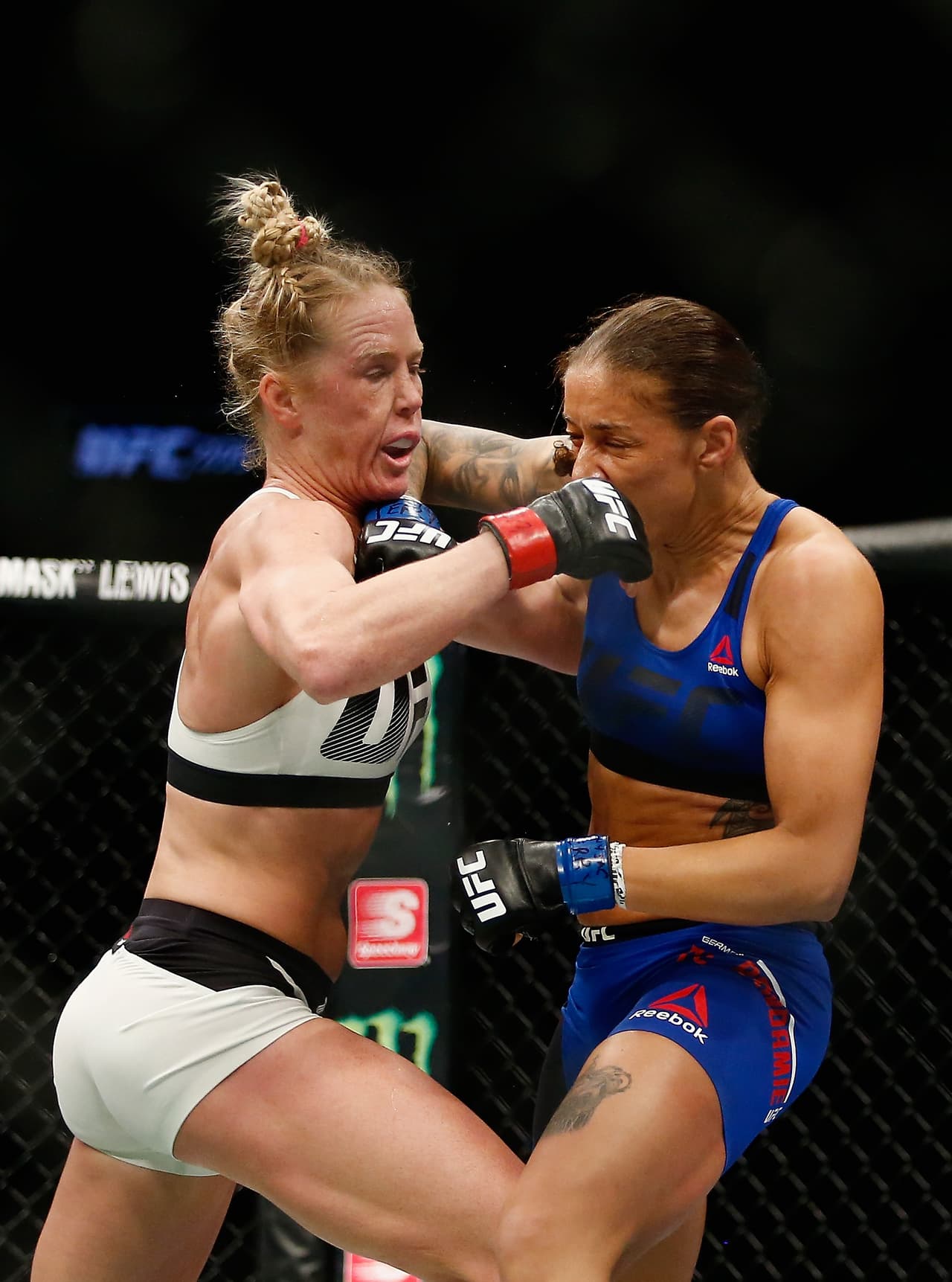 Germaine de Randamie hizo historia al proclamarse como campeona pluma y Anderson Silva volvió al triunfo tras cinco años.