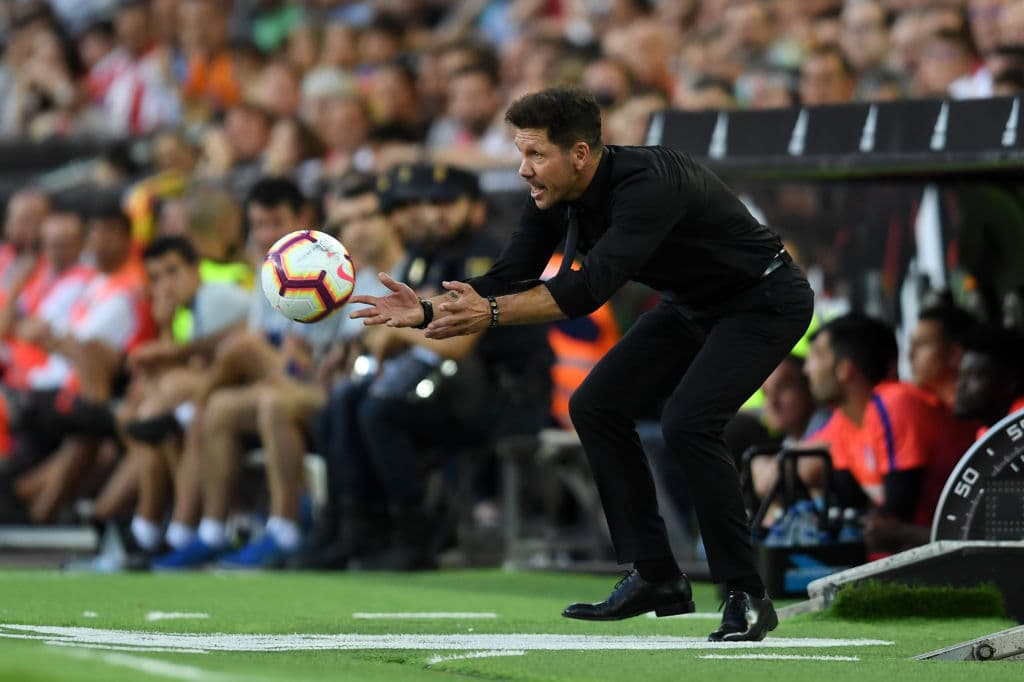 El argentino Diego Simeone y el Atlético de Madrid recibirán en el Wanda Metropolitano al Rayo Vallecano el próximo sábado en la jornada 2 de la Liga Española.