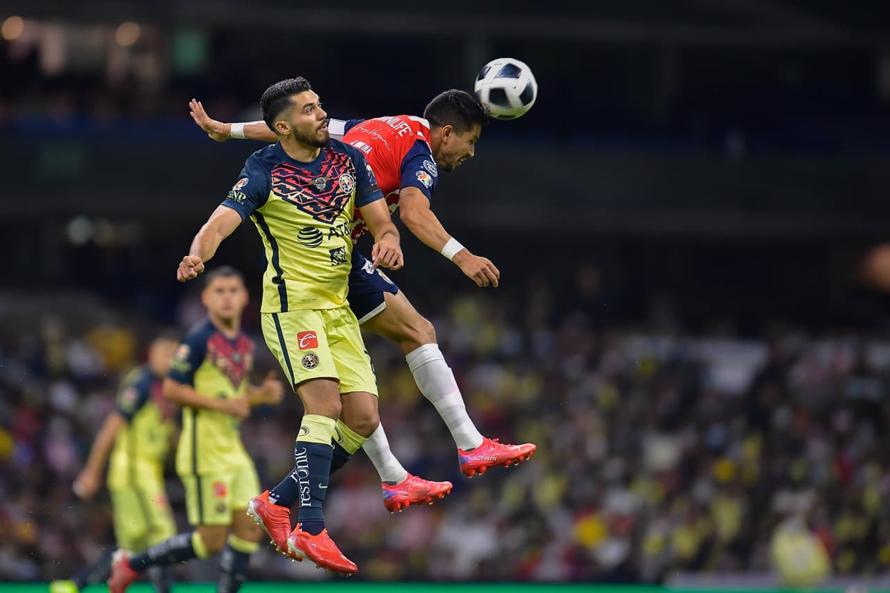 El Clásico entre América y Chivas estuvo lleno de pasión, bronca, ocasiones de gol y mucha polémica por el arbitraje en el encuentro disputado en el Estadio Azteca en actividad de la Jornada 10 del Grita México A21 de la Liga MX.