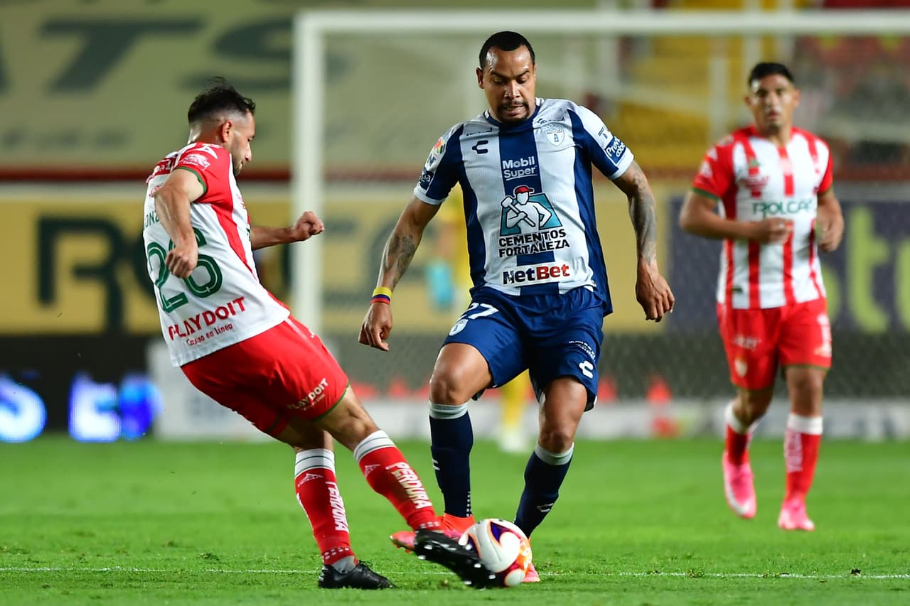 Con todo y que Luis Malagón tuvo una estupenda noche en el arco de Necaxa, Pachuca logra anotarle dos veces para empatar 2-2 en Aguascalientes. Pachuca continúa en el fondo de la tabla con cuatro unidades y Necaxa llega a la a la quinceava posición con siete puntos.