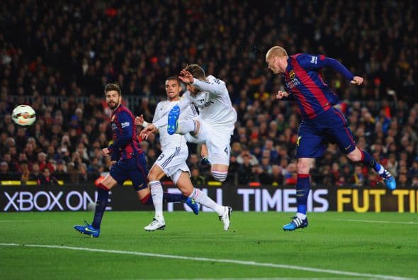 Sería en una jugada a balón parado que el Barcelona anotaría con un cabezazo de Mathieu.