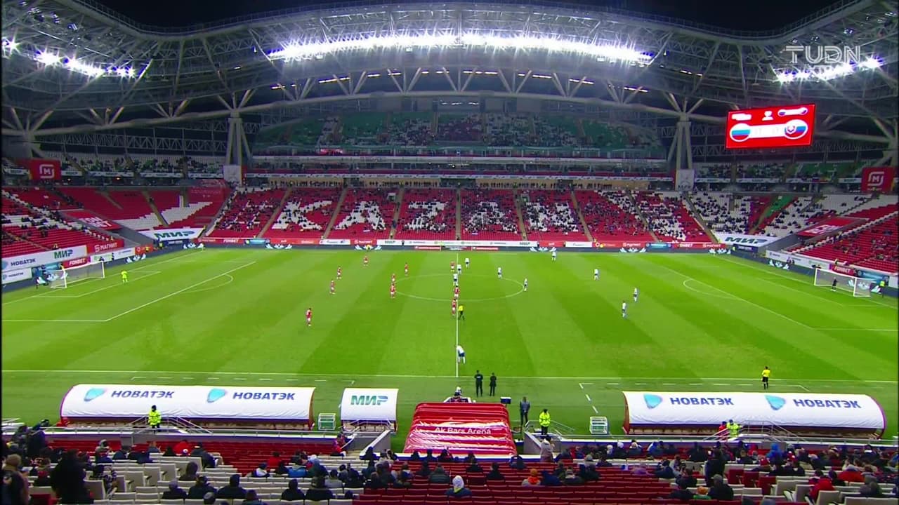 Arranca el partido y la pelota está en juego.