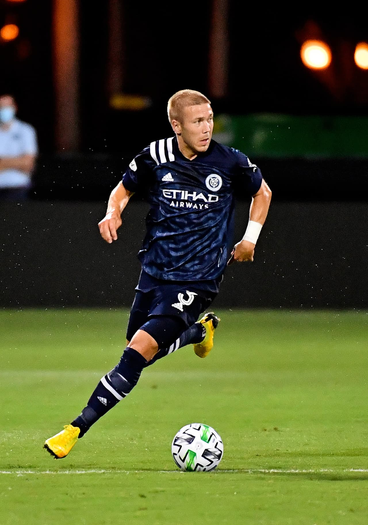 La sobriedad de esa casaca es apoyada por los aficionados celestes.