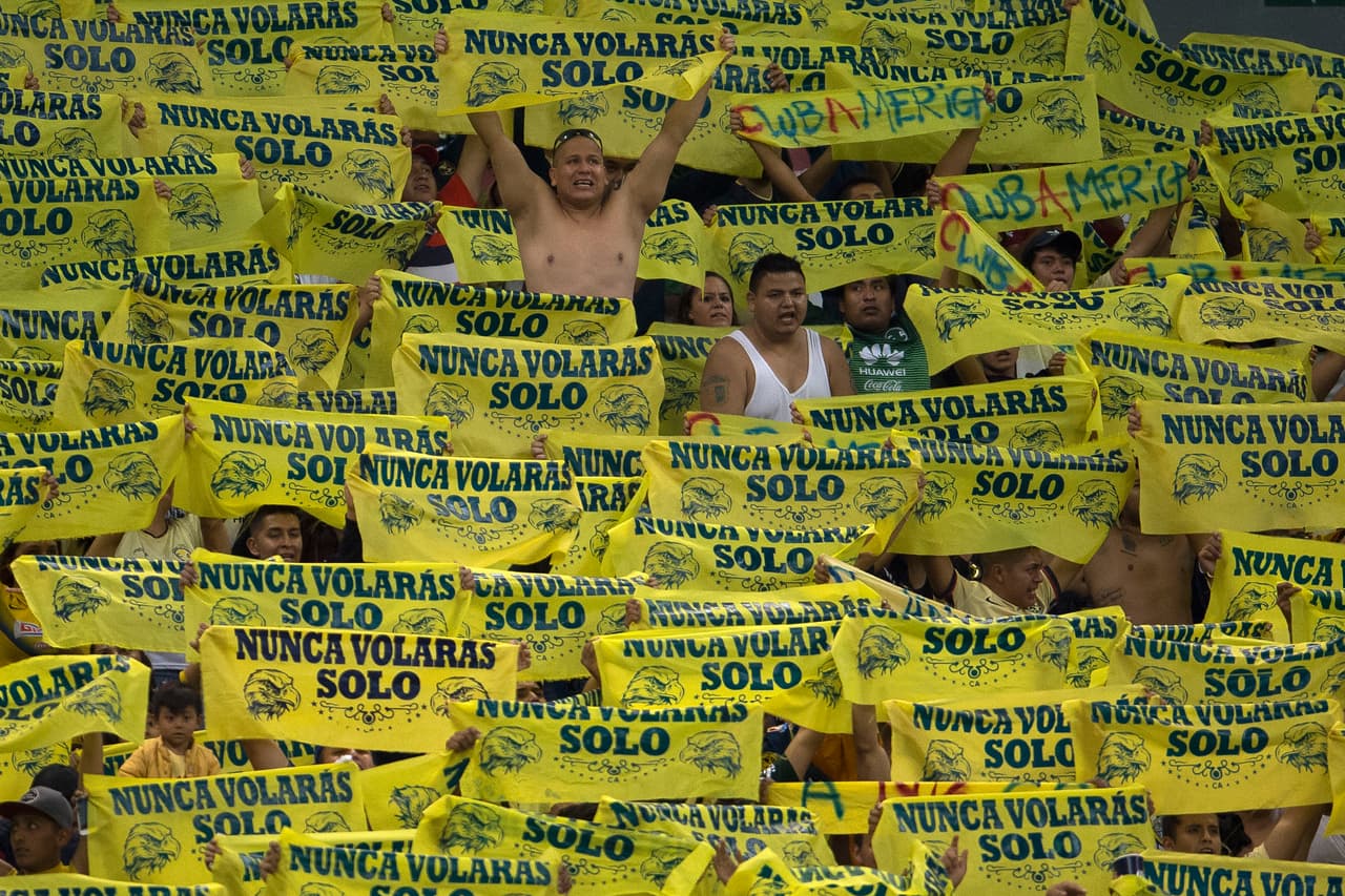 Gran colorido se vivió en los distintos estadios del país. Muchas familias y amigos acudieron con las playeras de sus equipos favoritos y disfrutaron de una jornada de muchos goles y emociones.