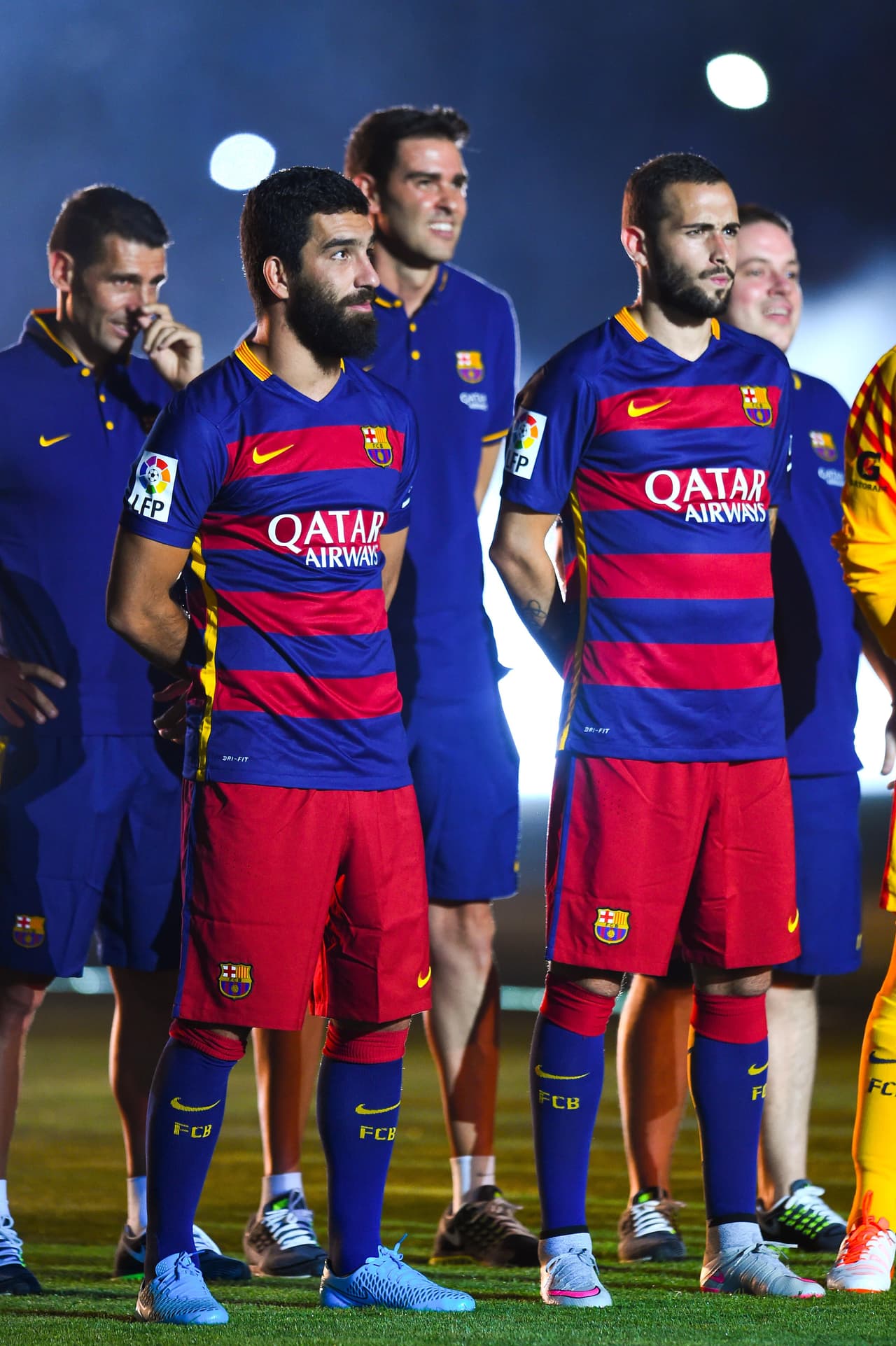 El FC Barcelona confía en superar la resaca provocada tras la conquista del segundo 'triplete' de su historia y afronta el inicio de la Liga con la esperanza de aguantar hasta el mes de enero sin la participación de Aleix Vidal y Arda Turan, las dos únicas incorporaciones en el mercado veraniego (Con información de EFE).