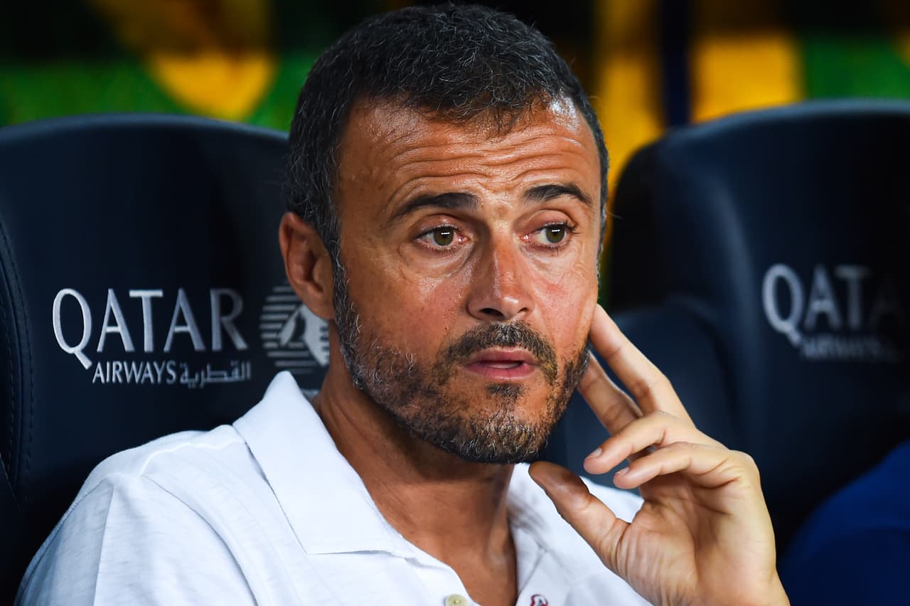 Y es que la sanción de la FIFA por irregularidades en la inscripción de jugadores menores de edad se ha convertido en un contratiempo para el técnico asturiano, sobre todo, con vistas a los primeros cuatro meses de competición.