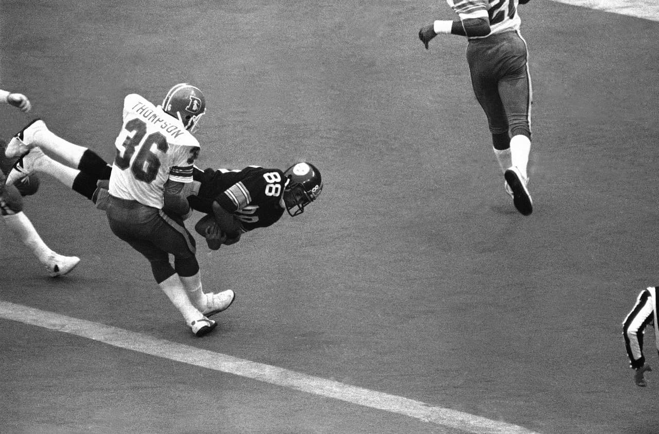 1978 Playoffs Divisionales AFC. Un año después se volvieron a encontrar, mismos equipos, diferente estadio, esta vez en el Three Rivers Stadium. Los Broncos sin el ambiente de sus aficionados fueron presa fácil de los Steelers que iban rumbo al Super Bowl XIII. La victoria fue 33 – 10 para Pittsburgh.