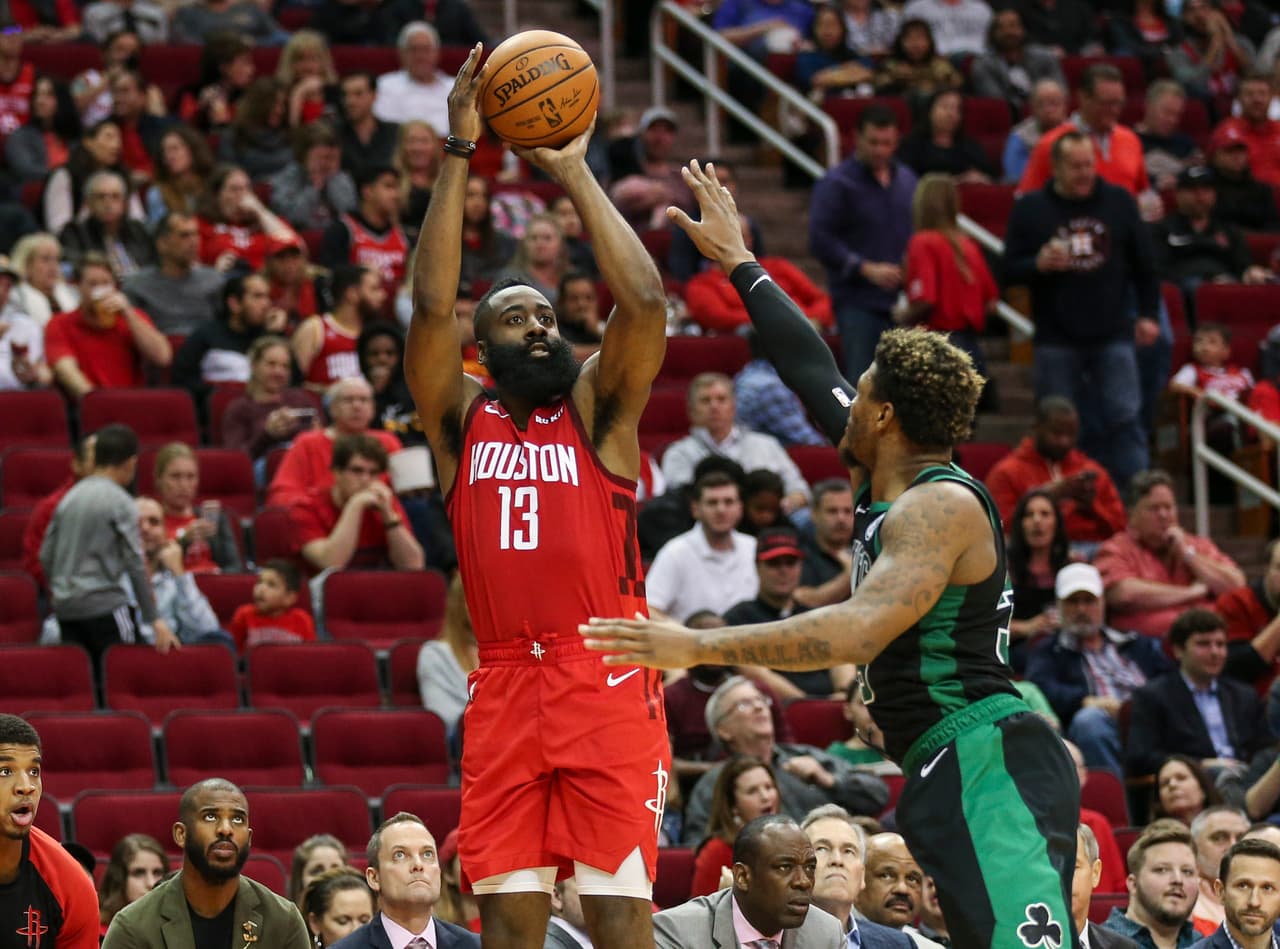 Ante los Boston Celtics, el 27 de diciembre, Harden logró 45 tantos en su octavo juego seguido con estos estándares.