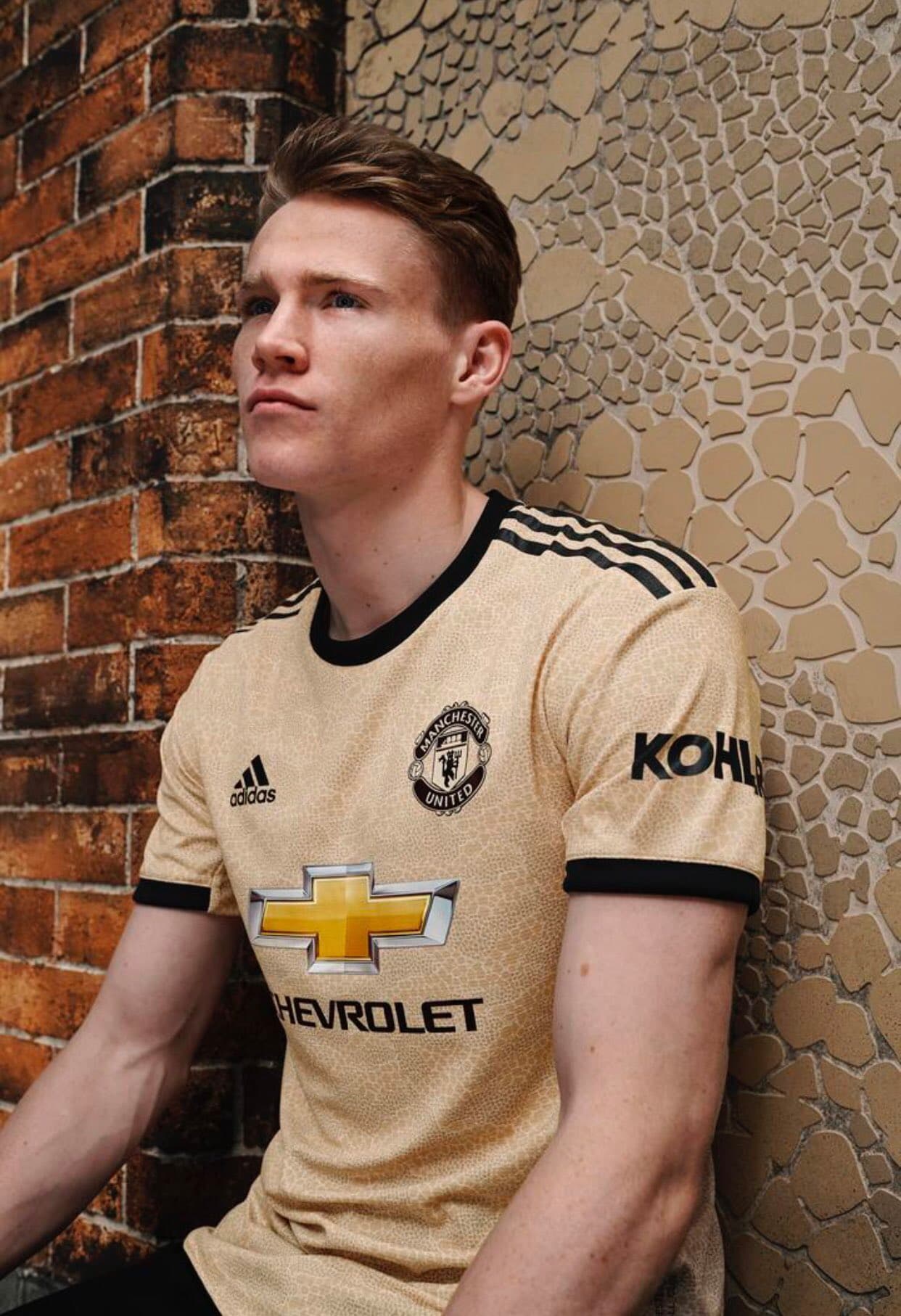 El distrito artístico de Manchester, el Northern Quarter, ha sido la inspiración de esta playera alternativa de los Diablos Rojos para la nueva temporada. El diseño de la prenda cuenta con los mosaicos característicos de esa zona de la ciudad y rompe con los colores tradiciones del Manchester United.