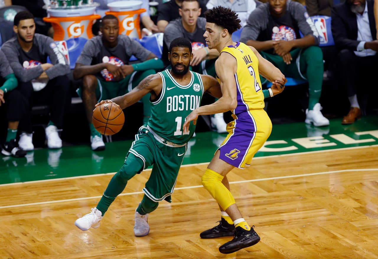 Kyrie Irving recibe a Lonzo Ball en Boston. ¿Estará listo Lonzo para la batalla?