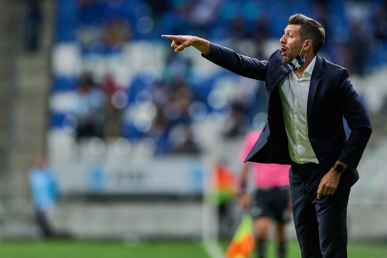 Paulo Pezzolano Pachuca Head Coach during the game Monterrey vs Pachuca, corresponding to the 15th round match of the Torneo Guard1anes Clausura 2021 of the Liga BBVA MX, at BBVA Bancomer Stadium, on April 18, 2021.
<br>
<br> Paulo Pezzolano Director Tecnico de Pachuca durante el partido Monterrey vs Pachuca, correspondiente a la Jornada 15 del Torneo Clausura Guard1anes 2021 de la Liga BBVA MX, en el Estadio BBVA Bancomer, el 18 de Abril de 2021.