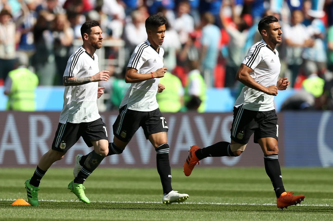 En una Argentina caótica y desorganizada, los más rescatables fueron Lionel Messi y Maximiliano Meza.