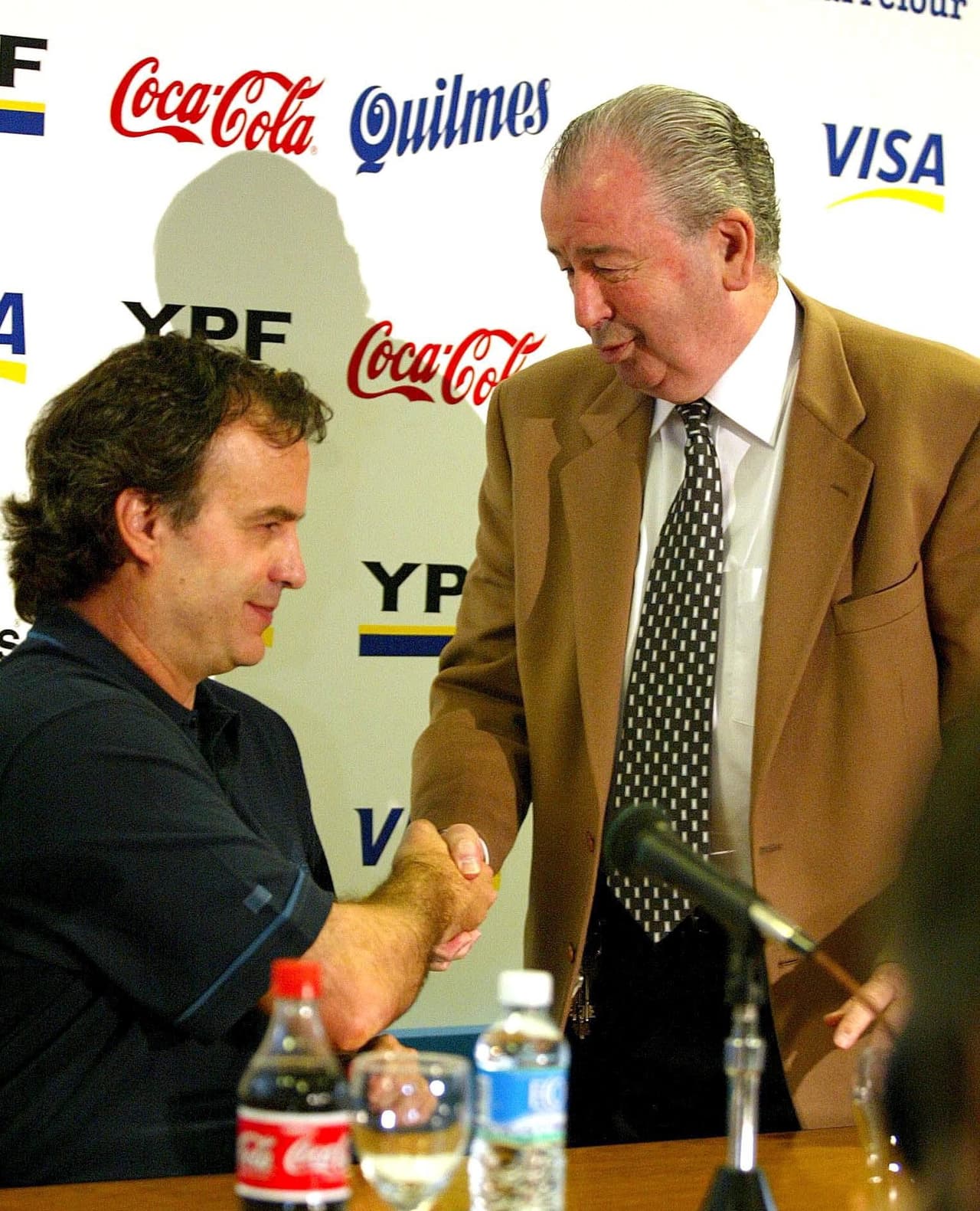 No obstante, Villa se quedó solo en Barcelona, pues Bielsa aceptó el banquillo albiceleste ofrecido por Don Julio Grondona, entonces presidente de la AFA. El resto, es historia sabida por todos.