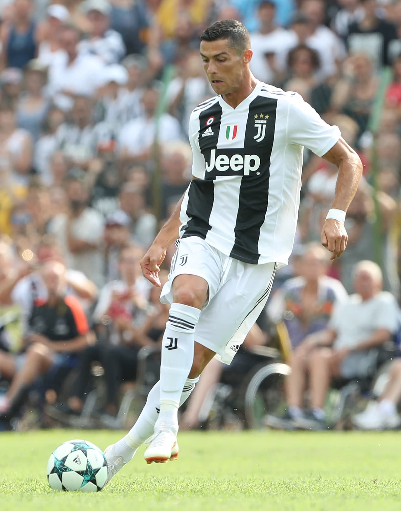 Cristiano Ronaldo: cuando jugaba para el Manchester United, el portugués sufrió un fuerte accidente en su automovil cerca del aeropuero de la ciudad. Perdió el control por alta velocidad y se estrelló con un muro de cemento.