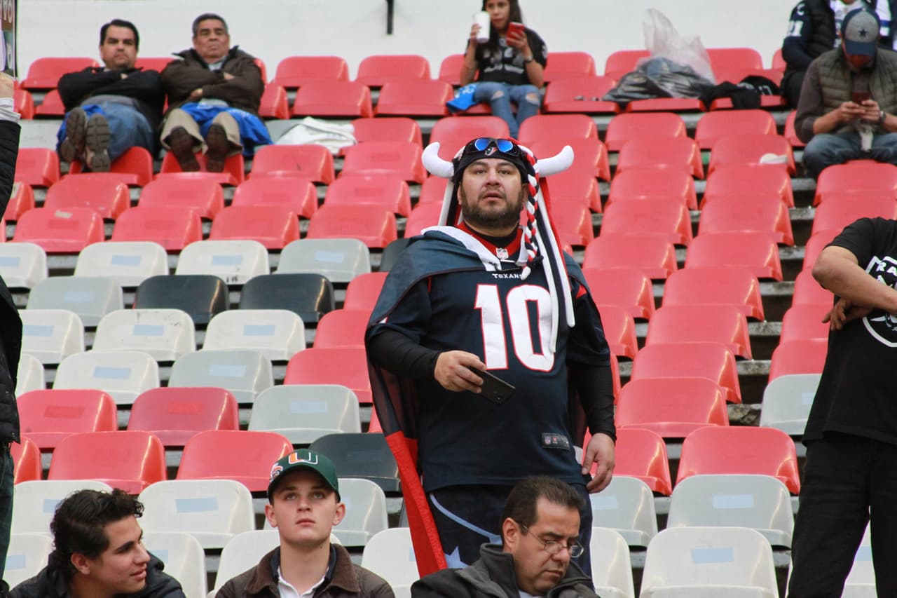 Miles de aficionados y apasionados de la NFL se dieron cita en el estadio Azteca para presenciar el duelo de Monday Night entre Raiders y Texans.