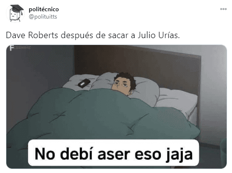 Tras la decisión del Manager de los Dodgers, Dave Roberts, de sacar al mexicano Julio Urias iniciando la quinta entrada, las redes sociales se incendiarion y reaccionaron de esta forma.