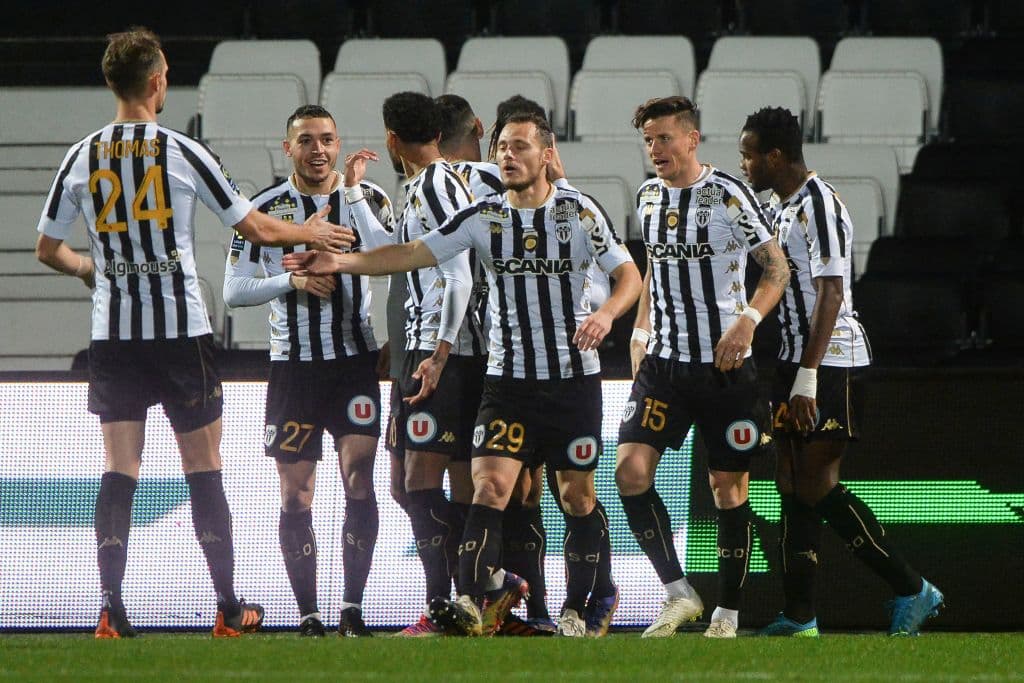 Marsella perdió 2-1 en su visita al Angers.