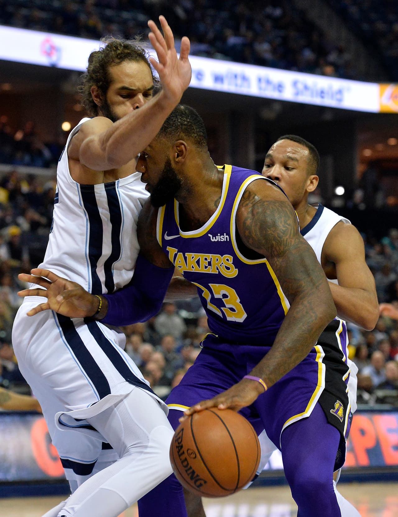 Con esas 11 asistencias, James superó a Andre Miller, quien se quedó en 8524 pases para canasta de por vida, y llega a la décima posición histórica.