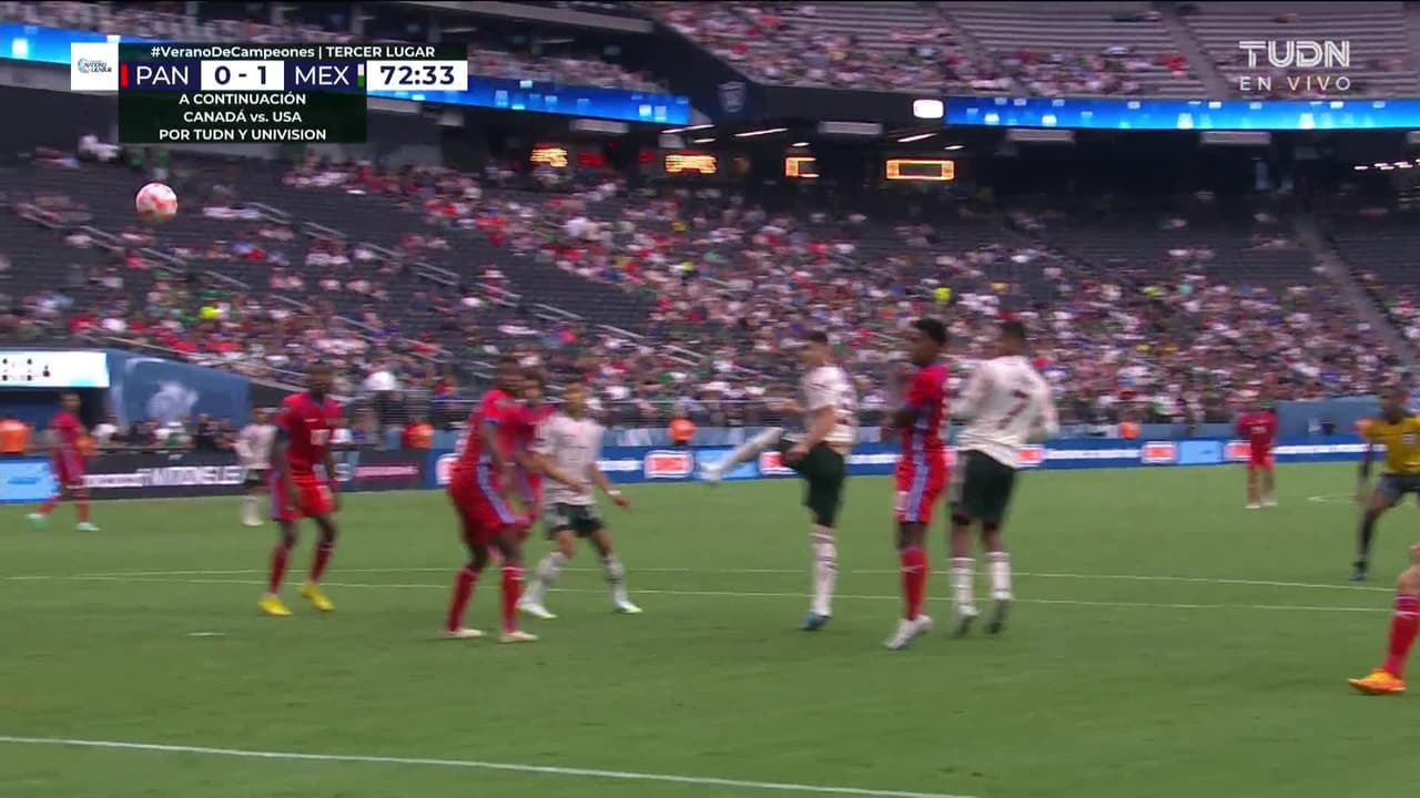 ¡TIRO ATAJADO! disparo por Johan Vásquez.