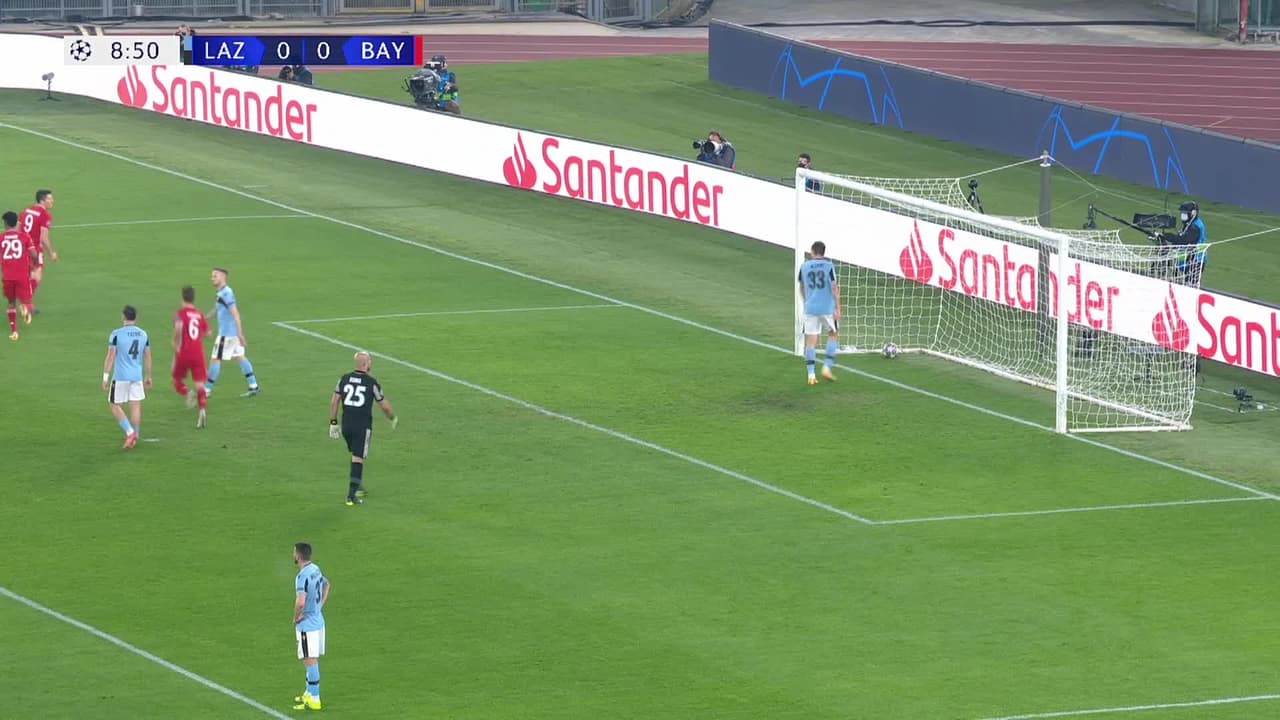 ¡GOL!  anota para FC Bayern München. Robert Lewandowski