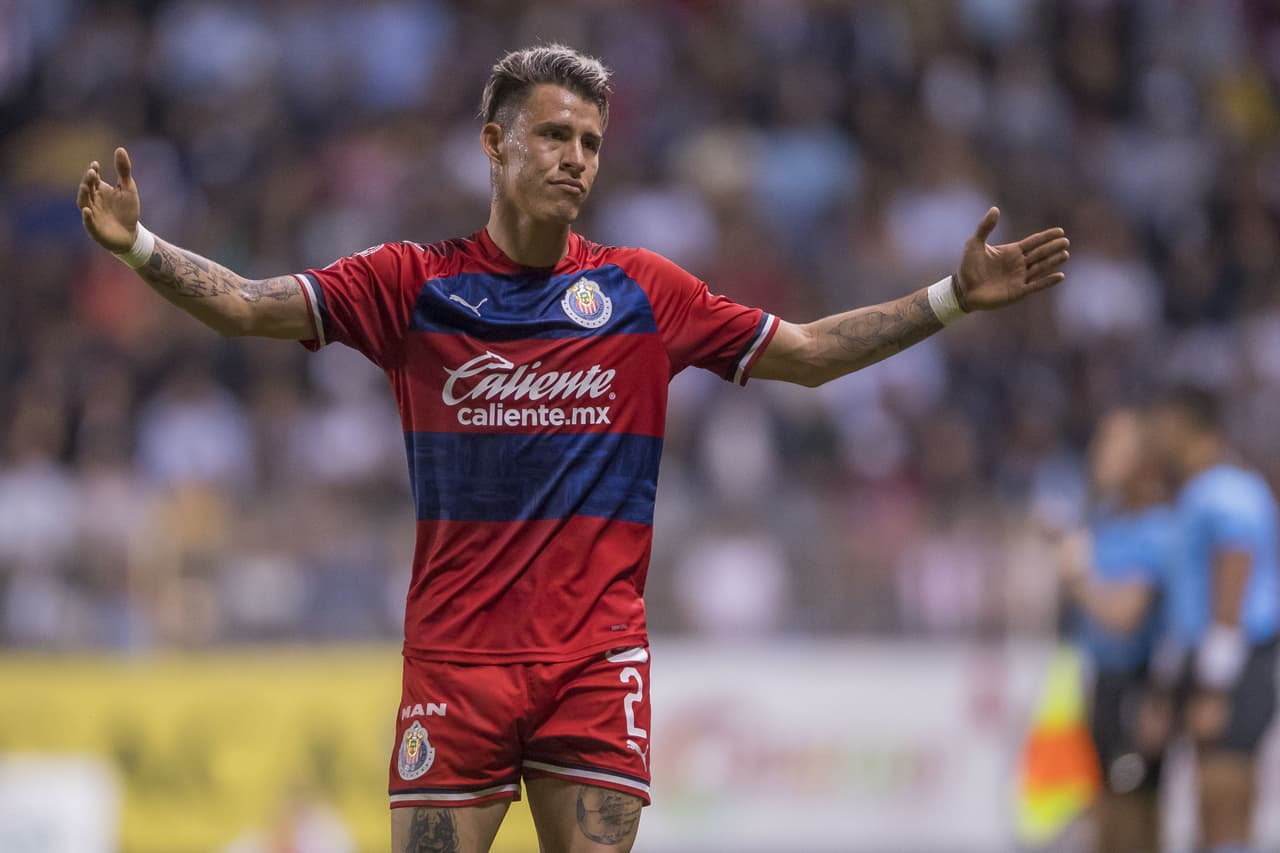 ‘Chicote’ Calderón se queja por no ser titular con Chivas