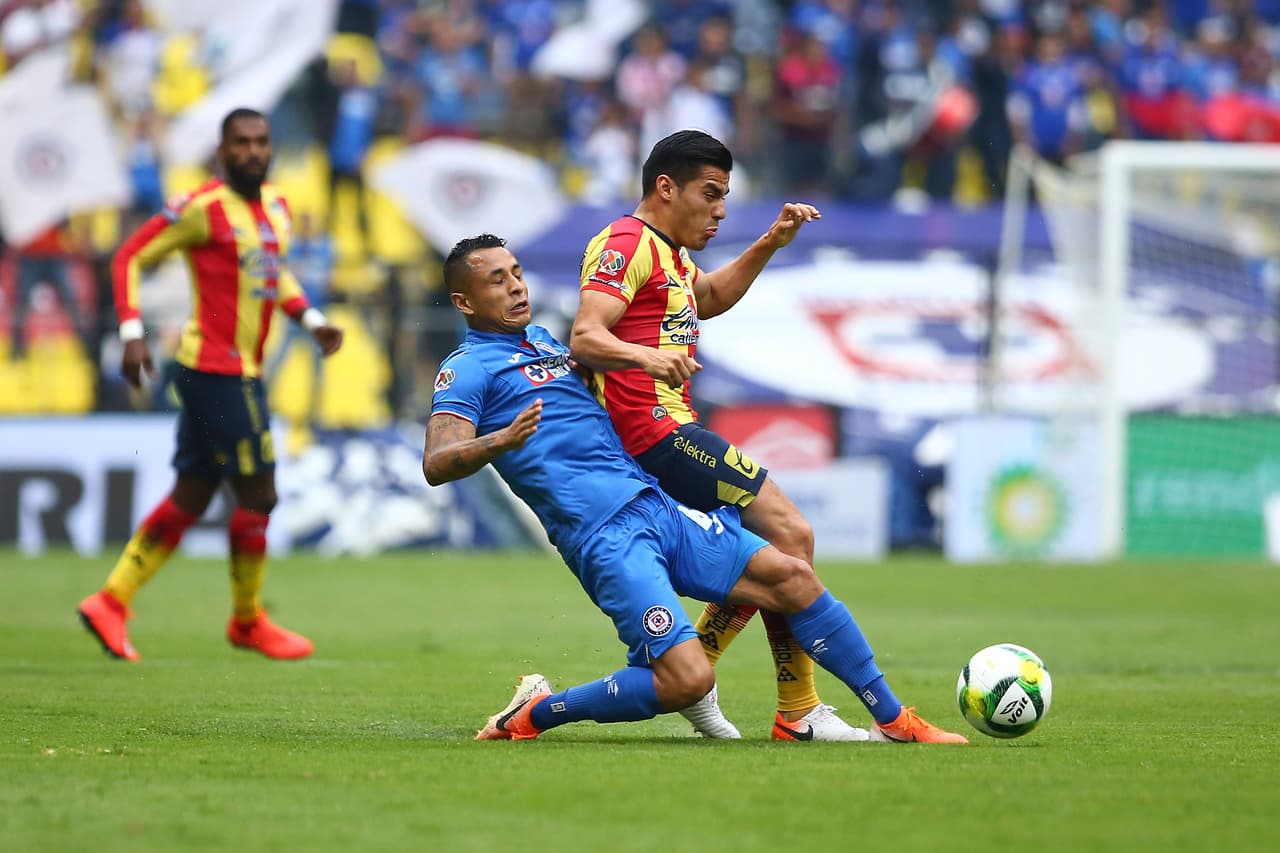 El partido se mantuvo en el mismo tenor y los michoacanos continuaron elaborando su juego con fluidez, pero los celestes no eran capaces de nivelar las acciones.