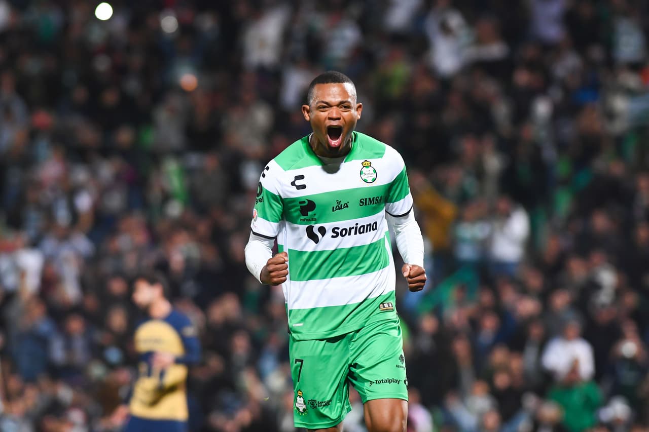 Santos Laguna logró un triunfo contundente ante unos Pumas que dejaron más dudas que certezas.