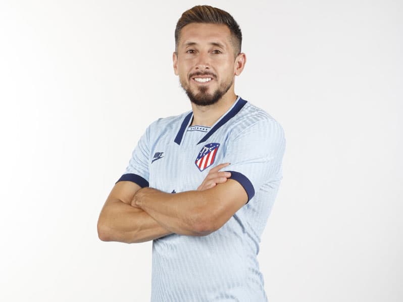 Héctor Herrera presumió el tercer uniforme del Atlético de Madrid.