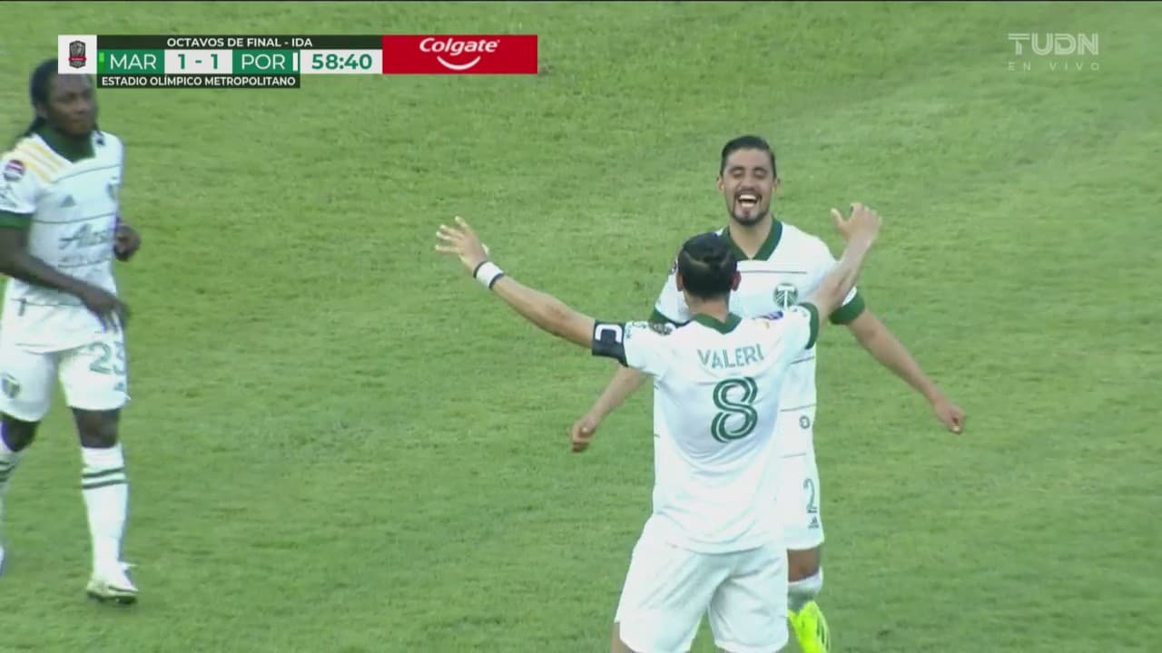 ¡Golazo así sea con rebote! Valeri sorprende con el 1-2 de tiro libre
