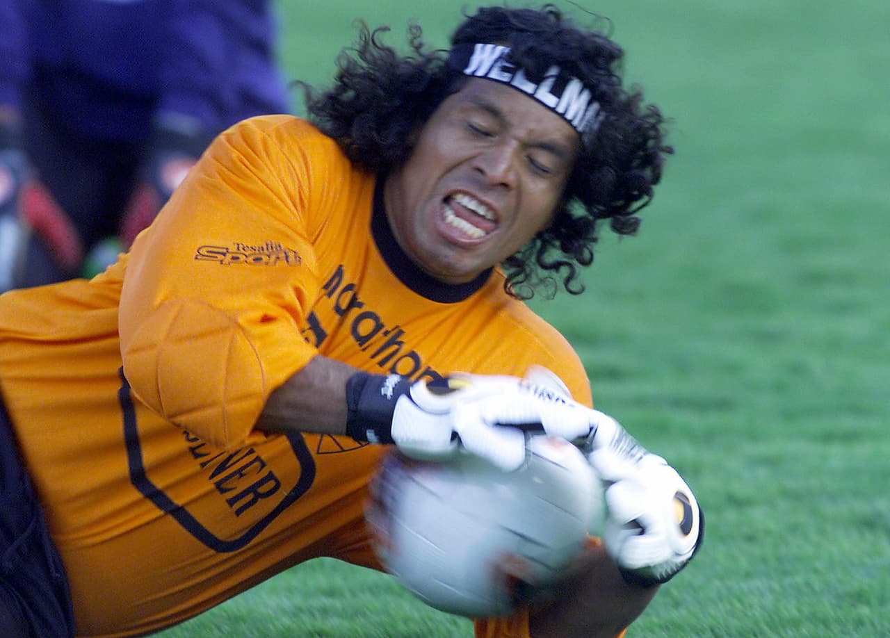 Si bien el arquero colombiano René Higuita es poco agraciado, al ecuatoriano Jacinto Espinoza le atribuyeron ser una imitación del 'Loco' cuando se hizo célebre en la Copa América de 2004.