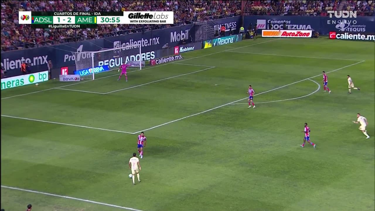 ¡TIRO ATAJADO! disparo por Leonardo Suárez.