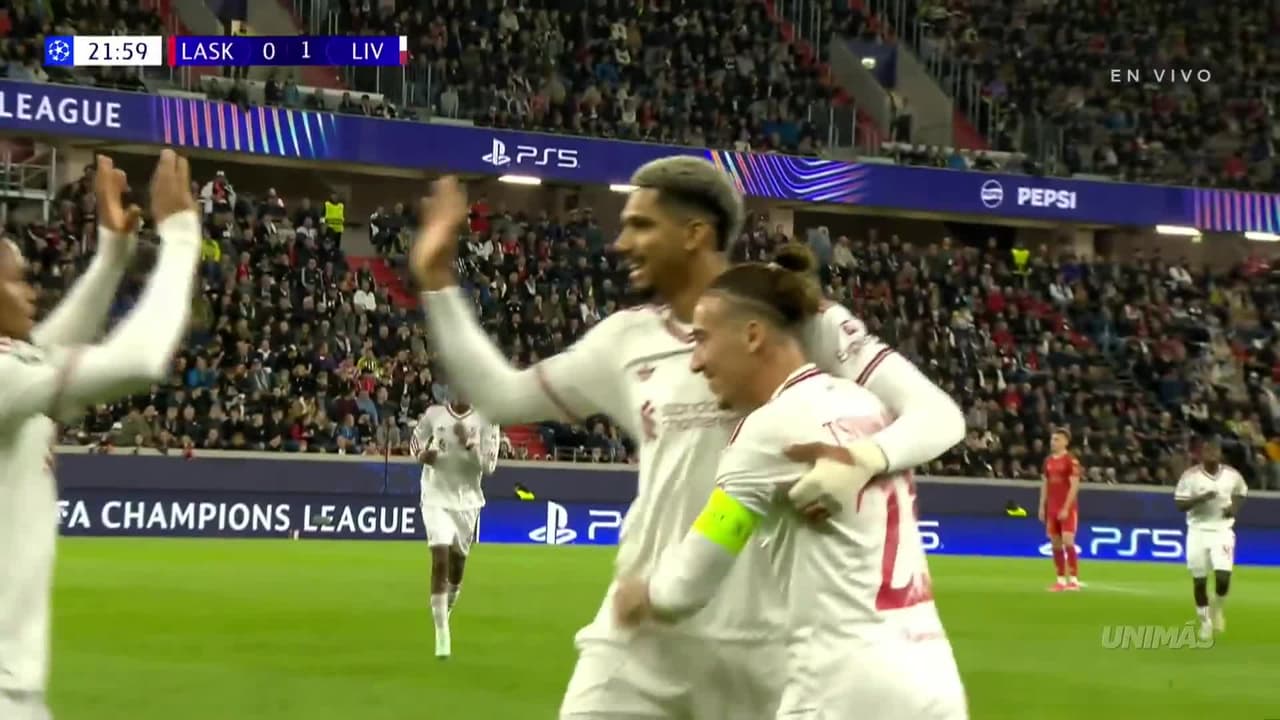 Gol del Liverpool! Cabezazo letal de Ronald Araújo para el 1-0