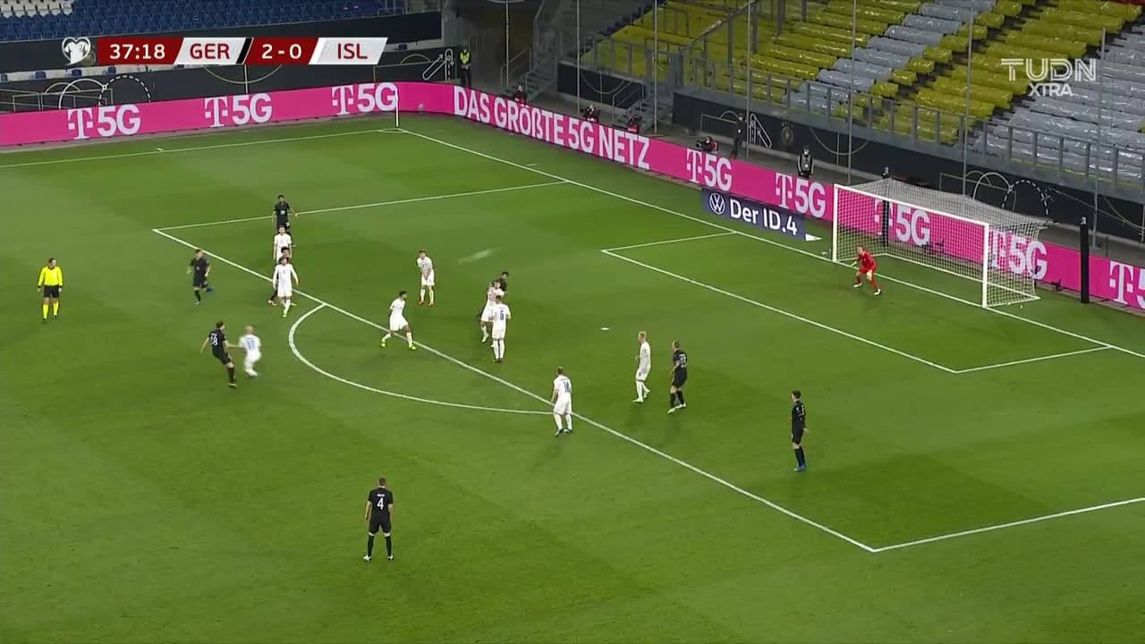 ¡TIRO ATAJADO! disparo por Leon Goretzka.