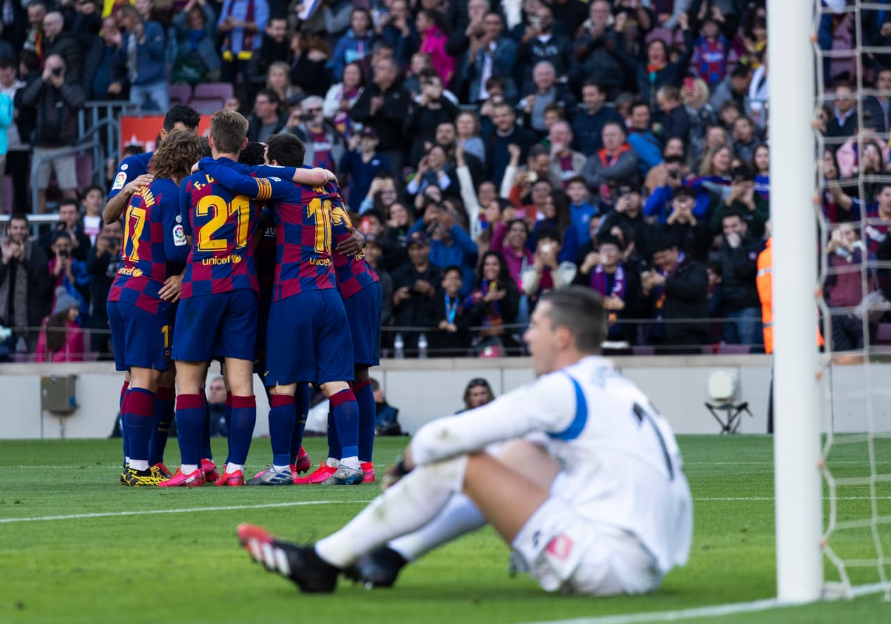 Barcelona sufre pero derrota 2-1 a Getafe