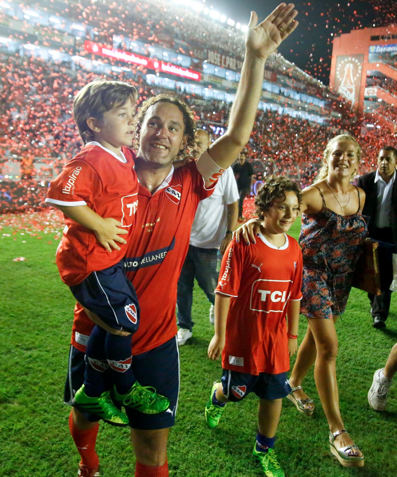 Hermano de 'El Príncipe', Gabriel Milito también sintió el palpitar de su 'rojo' corazón y regresó a Independiente de Avellaneda para ser despedido como los grandes de verdad.