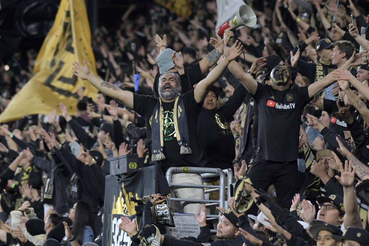 El Banc of California Stadium estuvo a reventar, apoyando a la escuadra de Carlos Vela.