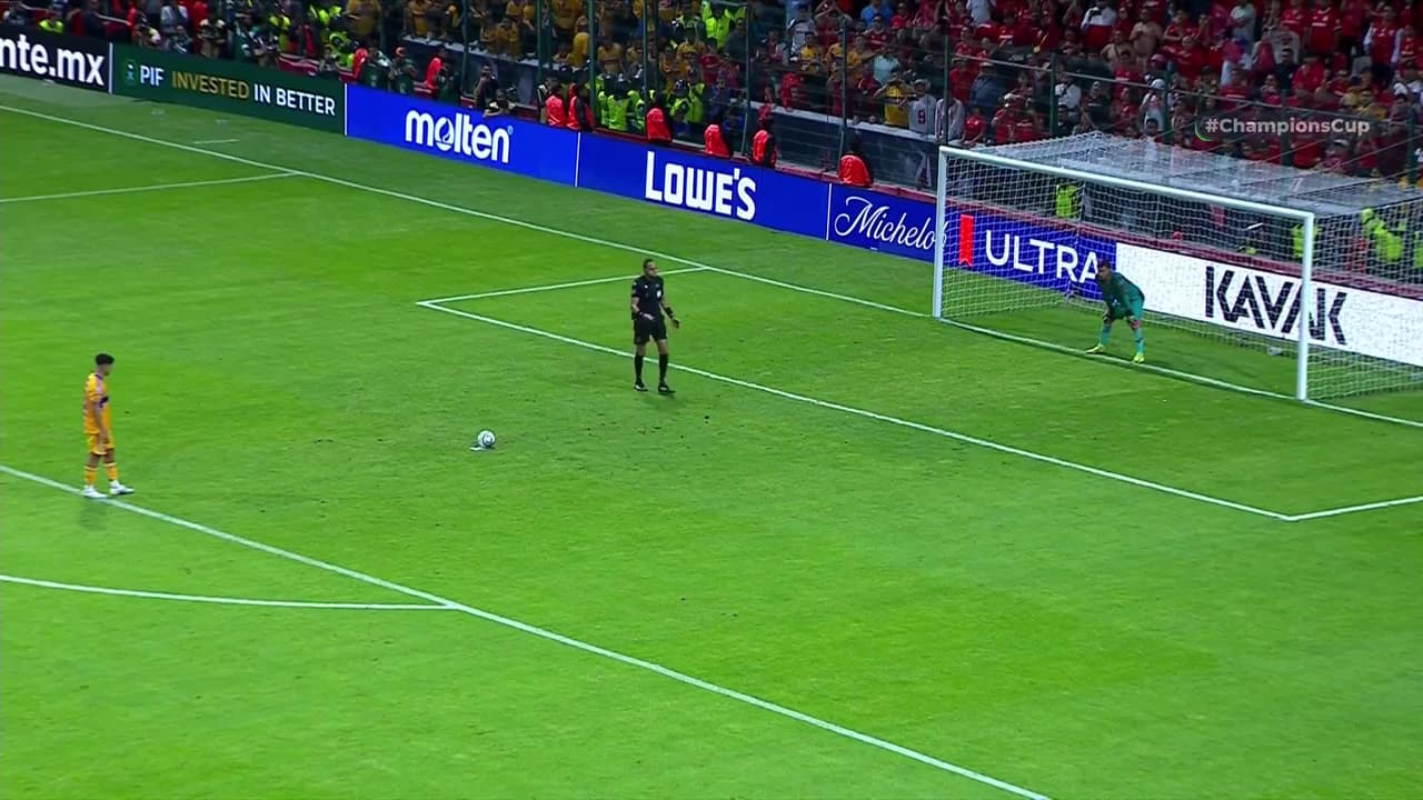 ¡GOL!  anota para Tigres. Rômulo