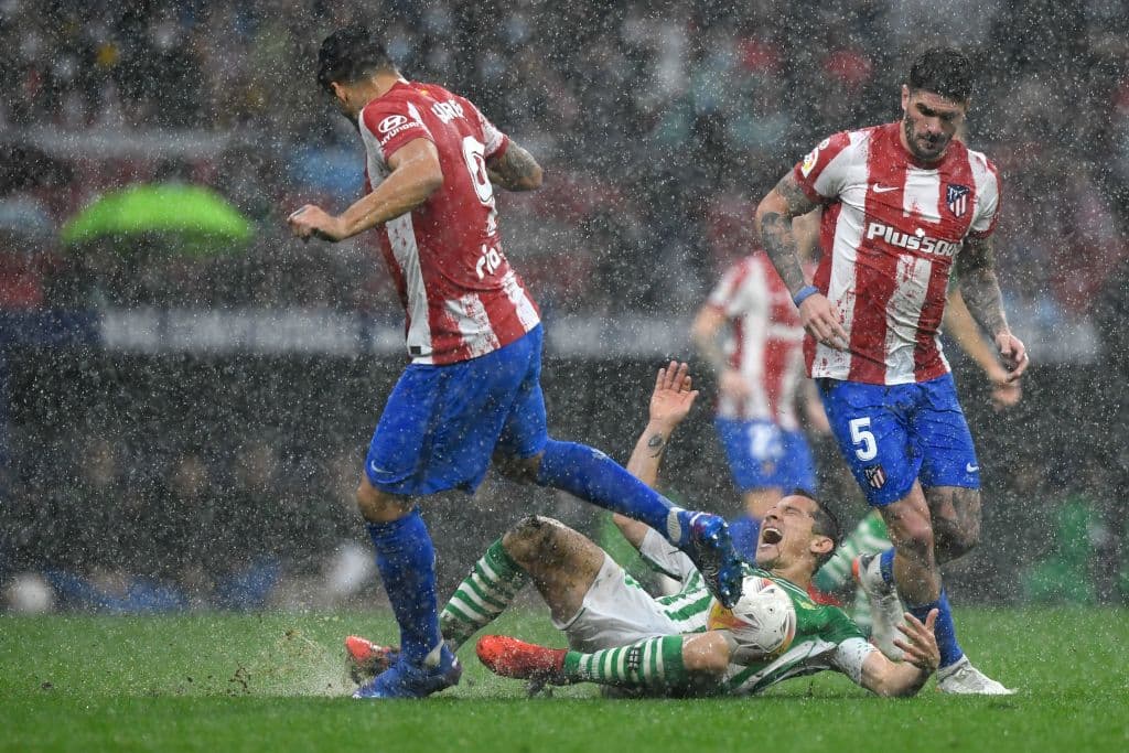 Los colchoneros no dejaron respirar al conjunto sevillano y terminan goleandolos 3-0.